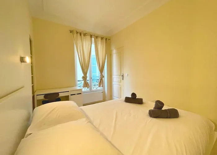 Chambre Lit Double Et Salon Avec Canape-Lit A 10 Minutes Des Champs Elysees