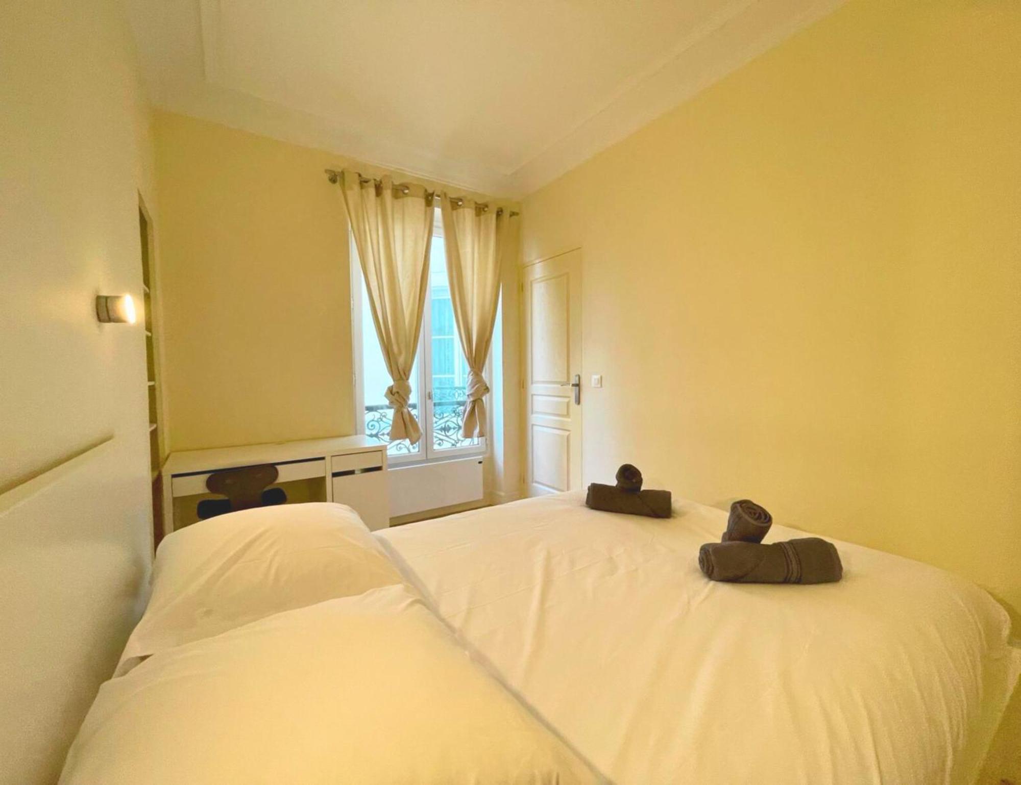 Accommodatie bij particulieren Lit Double Et Salon Avec Canape-lit A 10 Minutes Des Champs Elysees *