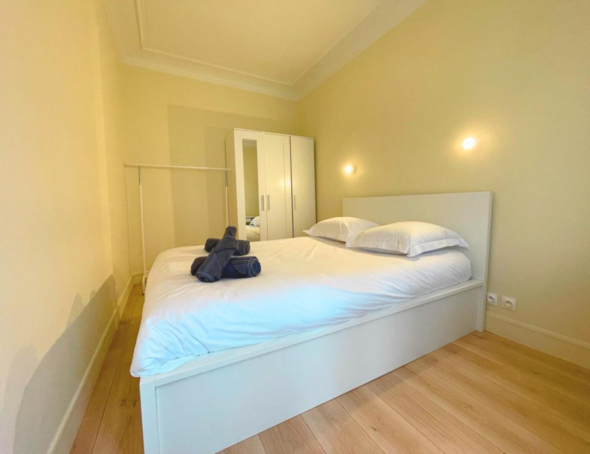 Accommodatie bij particulieren Lit Double Et Salon Avec Canape-lit A 10 Minutes Des Champs Elysees *