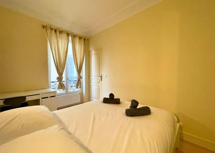 Chambre Lit Double Et Salon Avec Canape-Lit A 10 Minutes Des Champs Elysees